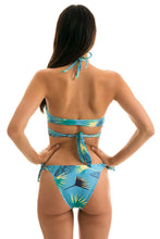Charger l'image dans la galerie, Model Back: Rio De Sol Bas Bottom Flower Geometric Transp Comfort