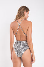 Charger l'image dans la galerie, Model Back: Rio De Sol Une Pièce Collage New Vegas