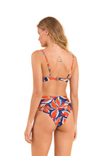 Charger l'image dans la galerie, Model Back: Rio De Sol Ensemble Set Leaves Bandeau-Joy Hotpants