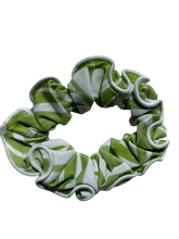 Charger l'image dans la galerie, Product Front: Rio De Sol Chouchou Palms Scrunchie