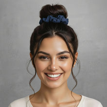 Charger l'image dans la galerie, Model Front: Rio De Sol Chouchou Navy Scrunchie