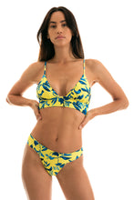 Charger l'image dans la galerie, Model Front: Rio De Sol Ensemble Lemon Flower Tri Cos