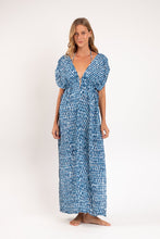 Charger l'image dans la galerie, Model Front: Rio De Sol Vêtement De Plage Chuva Long Dress Soleil