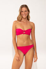 Charger l'image dans la galerie, Model Front: Wednesday In Hawaii By Rio De Sol Haut Top Guava Lani