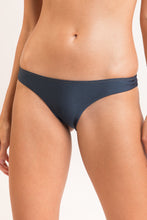 Charger l'image dans la galerie, Gallery: Rio De Sol Bas Bottom Shark Essential