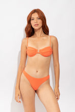 Charger l'image dans la galerie, Model Front: Rio De Sol Haut Top Tribu-Flow Zaya