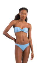 Charger l'image dans la galerie, Model Front: Rio De Sol Haut Top Shimmer-Baltic-Sea Bandeau-Joy