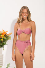 Charger l'image dans la galerie, Model Front: Rio De Sol Bas Bottom Shimmer-Confetti Belted-High-Waist