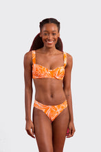 Charger l'image dans la galerie, Model Front: Rio De Sol Ensemble Set Trail-Orange Amelia Baobi