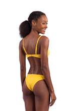 Charger l'image dans la galerie, Model Back: Rio De Sol Ensemble Set Malibu-Yellow Bandeau-Duo Essential
