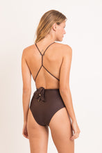 Charger l'image dans la galerie, Model Back: Rio De Sol Une Pièce Shimmer-Coffee New Vegas

