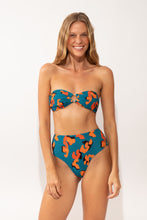 Charger l'image dans la galerie, Model Front: Rio De Sol Bas Bottom Luma Hotpants
