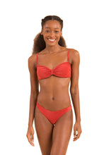 Charger l'image dans la galerie, Model Front: Rio De Sol Haut Top Malibu-Chili Bandeau-Duo
