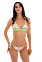 Charger l'image dans la galerie, Model Front: Rio De Sol Haut Top Revelry Tri-Fixo
