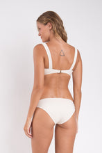 Charger l'image dans la galerie, Model Back: Rio De Sol Haut Top Malibu-Natural Amelia
