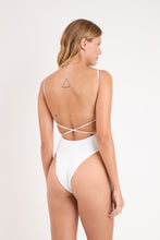 Charger l'image dans la galerie, Model Back: Rio De Sol Une Pièce Sand-White Adele

