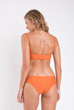 Charger l'image dans la galerie, Model Back: Rio De Sol Haut Top Ocre Bandeau-Reto
