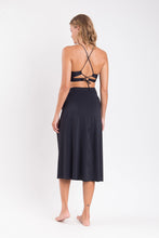 Charger l'image dans la galerie, Model Back: Rio De Sol Jupe De Page Nero Long-Skirt-Knot
