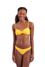 Charger l'image dans la galerie, Model Front: Rio De Sol Ensemble Set Malibu-Yellow Bandeau-Duo Essential
