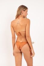 Charger l'image dans la galerie, Model Back: Rio De Sol Ensemble Set Shimmer-Nocciola Frufru
