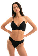 Charger l'image dans la galerie, Model Front: Rio De Sol Haut Top Preto Tri-Cos
