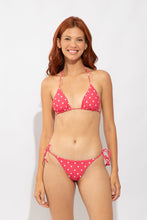Charger l'image dans la galerie, Model Front: Wednesday In Hawaii By Rio De Sol Haut Top Kiko-Guava Kauai
