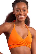 Charger l'image dans la galerie, Gallery: Rio De Sol Haut Top Dots-Orange Kate
