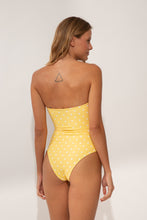 Charger l'image dans la galerie, Model Back: Wednesday In Hawaii By Rio De Sol Une Pièce Kiko-Lilikoi Aloha
