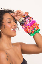 Charger l'image dans la galerie, Image 06: Rio De Sol Chouchou Dots-Energy Scrunchie
