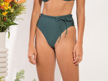 Charger l&#39;image dans la galerie, Model Front: Rio De Sol Bas Bottom Palace Belted-High-Waist
