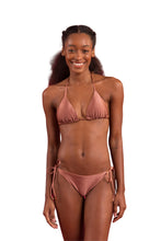 Charger l&#39;image dans la galerie, Model Front: Rio De Sol Bas Bottom Shimmer-Copper Ibiza-Comfy

