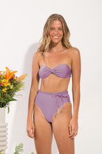 Charger l&#39;image dans la galerie, Model Front: Rio De Sol Bas Bottom Shimmer-Harmonia Belted-High-Waist
