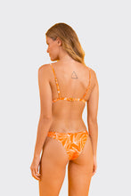 Charger l&#39;image dans la galerie, Model Back: Rio De Sol Bas Bottom Trail-Orange Essential
