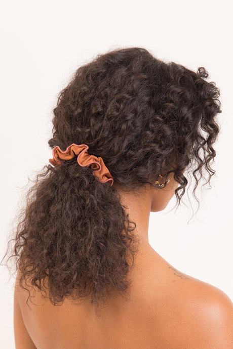 Model Front: Rio De Sol Chouchou Nocciola Scrunchie