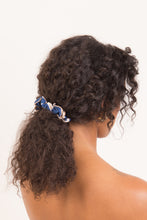 Charger l&#39;image dans la galerie, Model Front: Rio De Sol Chouchou Pottery Scrunchie
