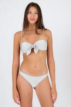 Charger l&#39;image dans la galerie, Model Front: Rio De Sol Ensemble Set Shimmer-White Bandeau-Knot Essential
