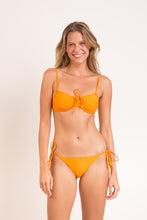 Charger l&#39;image dans la galerie, Model Front: Rio De Sol Haut Top Dots-Mango Balconet-Tie
