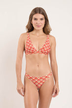 Charger l&#39;image dans la galerie, Model Front: Rio De Sol Haut Top Floral-Scales Alba
