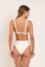 Charger l&#39;image dans la galerie, Model Back: Rio De Sol Haut Top Sand-Chantilly Alba
