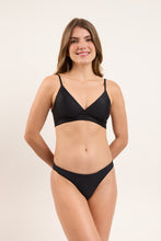 Charger l&#39;image dans la galerie, Model Front: Rio De Sol Haut Top Touch-Black Paola
