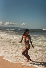 Charger l'image dans la galerie, Image 13: Wednesday In Hawaii By Rio De Sol Haut Top Pua-Valley Ana
